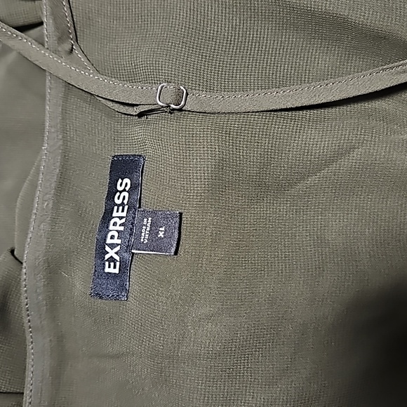 Express Ruffle Button-Up Peplum Cami - Picture 6 of 7